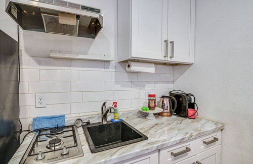 Central San Pedro Apartment | Pet-Friendly San Pedro Studio ~ 3 Mi to the Ocean!