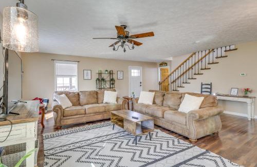 Shenandoah House | Pet-Friendly Shenandoah Cabin with Fire Pit and Grill!