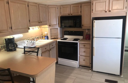 Fort Myers Resort | Pet friendly, Sleeps 6, Furnished 2br,2ba Waterfront 55+ Resort