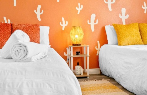 Yucca Valley House | Pet Friendly Starburst House