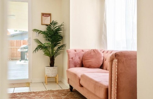 Yucca Valley House | Pet Friendly Starburst House