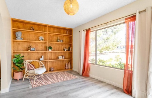 Yucca Valley House | Pet Friendly Starburst House