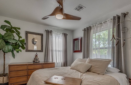 Central Oklahoma City House | *PET FRIENDLY* The Burrow Comfortable 3bed