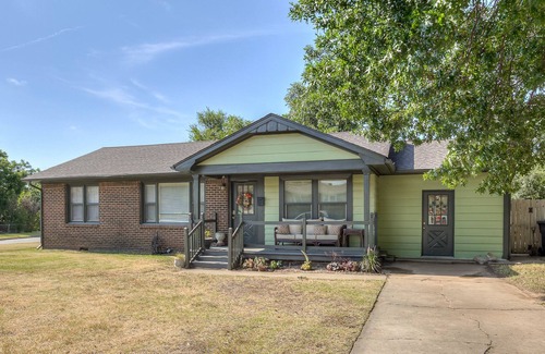 Central Oklahoma City House | *PET FRIENDLY* The Burrow Comfortable 3bed