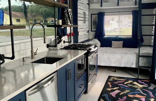 Clermont Villa | Pet Friendly Tiny Home Adventure in Bustling Clermont!