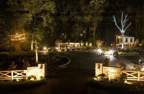 Groveoak House | Pet-Friendly Tree House Great for a Relaxing Escape in Alabama