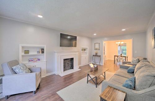 Tulsa House | Pet-Friendly Tulsa Digs with Deck and Fenced Yard