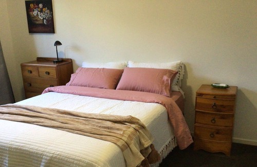 Redland Bay House | Pet friendly Two bedrooms with private living space and in ground pool.