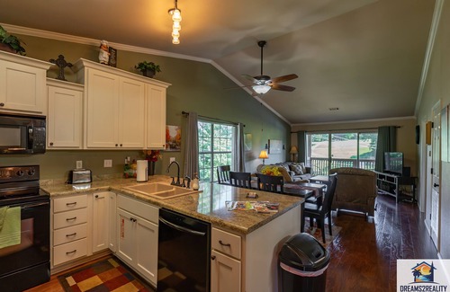 Table Rock Condo | Pet Friendly WALK-IN Condo ~ Central Location ~ FREE TICKETS INCLUDED! (FC41-17)