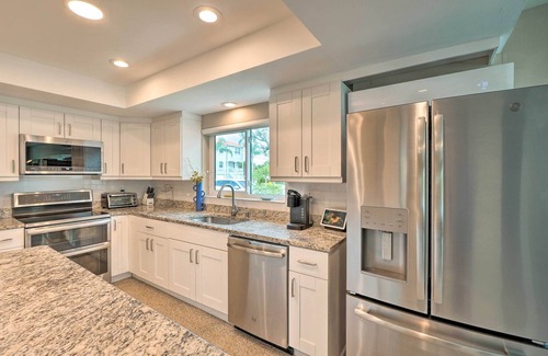 Tarpon Springs House | Pet-Friendly Waterfront Home - 2 Mi to Beach!