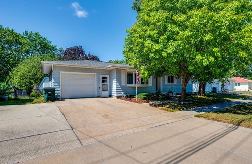 Waterloo House | Pet-Friendly Waterloo Abode w/Deck!