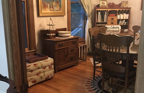 Auburn House | Pet friendly with fenced yard and deck