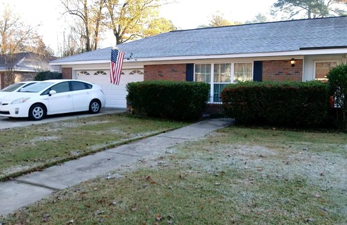 Columbus House | Pet Friendy 3/2 with screened in patio and privace fenced-in back yard!