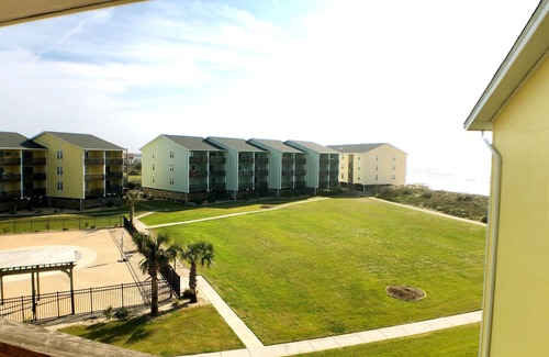 Surf City Condo | Pet/Smoke/Allergen free 2 bedroom, 1.5 bath beach view condo in Topsail Island