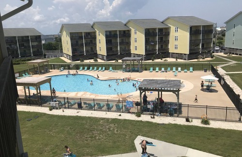 Surf City Condo | Pet/Smoke/Allergen free 2 bedroom, 1.5 bath beach view condo in Topsail Island