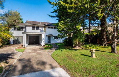 Surfside House | Pete's on the Beach, less than 5 minutes to Batemans Bay CBD