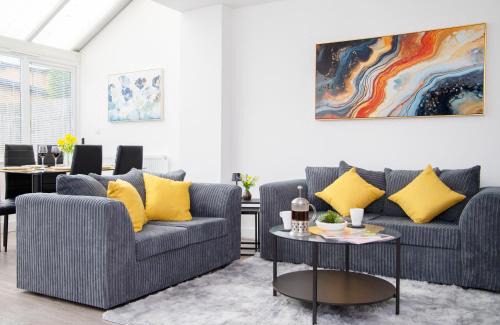 Peterborough House | Peterborough 4-Bed Contractor House with 2 Baths & Parking
