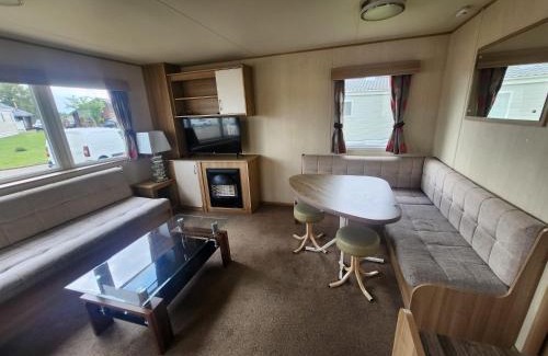 Tattershall Ski Chalet | PetFriendly- FamilyFriendly- 8Berth- Tattershall