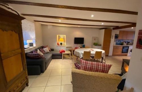 Hultehouse House | Petit coin de bonheur - 3 chambres & 1 poele à bois