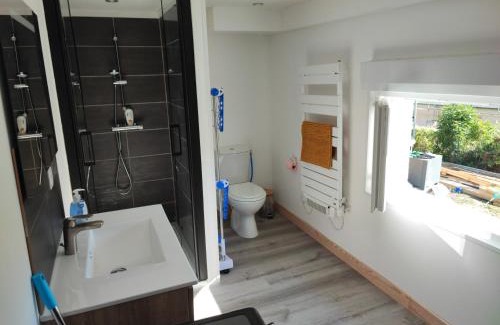 Susville Apartment | Petit Coin de Bonheur studio Neuf climatisé avec terrasse et parking privé à 5mins du Centre-ville