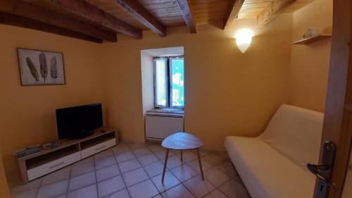 Virieu-le-Grand House | Petite maison de village située entre lacs, cascades et montagnes