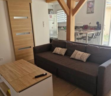 Morieres-les-Avignon Apartment | Petite maison meublée entre Avignon et Carpentras