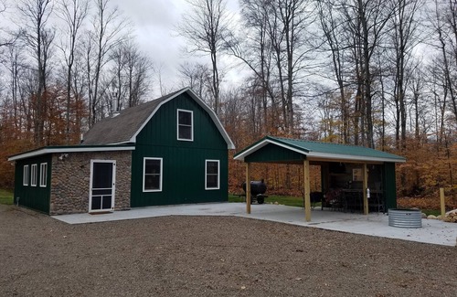 Petoskey Cabin | Petoskey - Enjoy the great outdoors from the Cozy and peaceful cabin!