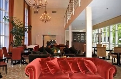 Cupertino Hotel | Pets are Allowed HERE! 2 Comfortable Units, Onsite Swimming Pool, Free Parking