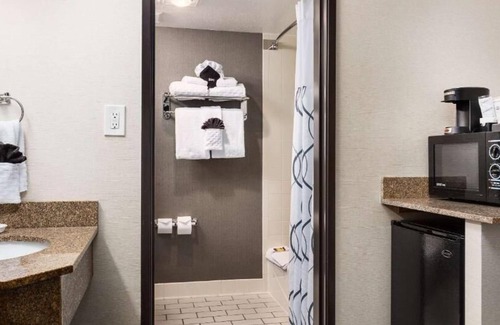 Kimball Junction Hotel | Pets are Allowed HERE! Free Breakfast, Free Shuttle, Indoor Pool!