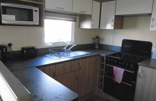 Heacham Ski Chalet | pets go free 3 bedroom caravan at heacham beach