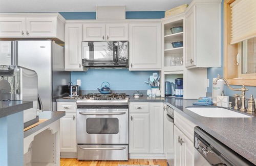 Ocean Park House | Pets OK, 150 yds to beach, modern, luxury (Journey)