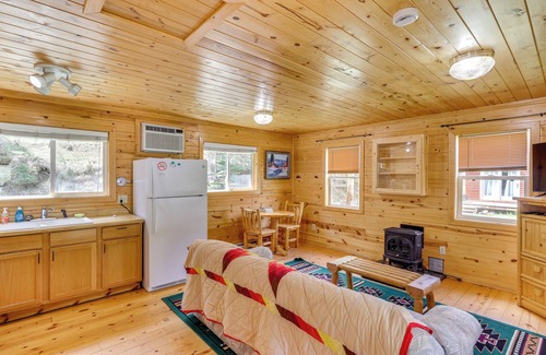 Deadwood Cabin | Pets Welcome: Cozy Cabin w/Deck in Deadwood!