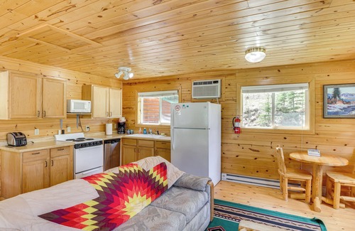 Deadwood Cabin | Pets Welcome: Cozy Cabin w/Deck in Deadwood!