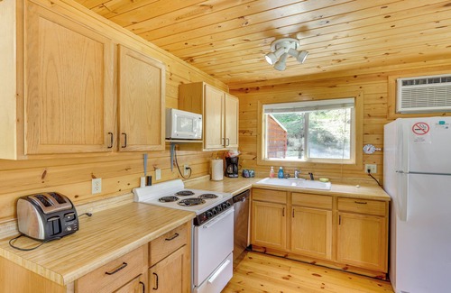 Deadwood Cabin | Pets Welcome: Cozy Cabin w/Deck in Deadwood!
