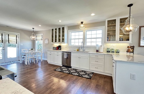 East Ocean View House | Pets Welcome! Large 4 Bed Beach View Privately Own/Operated