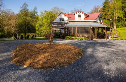 Bristol Cabin | Pheasant Tail | Cabin on the South Holston River