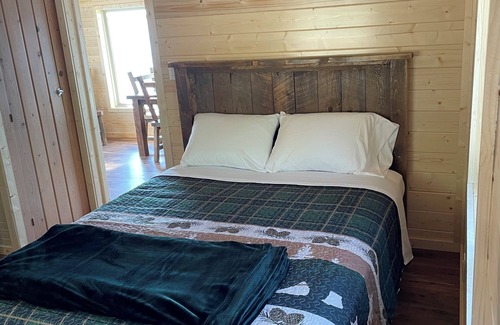 Phelps Cabin | Phelps Hillside Resort Cabin #2