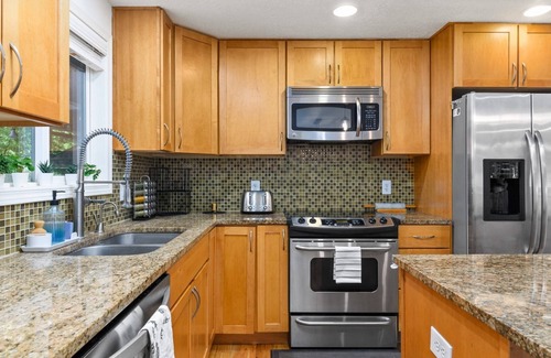 Lake Oswego House | Phenomenal Single Level Home Featuring Incredible Outdoor Golf Option w/Gazebo, Fire-Pit, and Patio