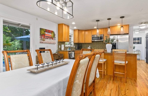 Lake Oswego House | Phenomenal Single Level Home Featuring Incredible Outdoor Golf Option w/Gazebo, Fire-Pit, and Patio