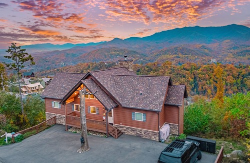 Chalet Village North Cabin | PHENOMINAL Luxury Cabin! AMAZING VIEW! Huge Game Room! 7 Fireplaces! 4 Masters!