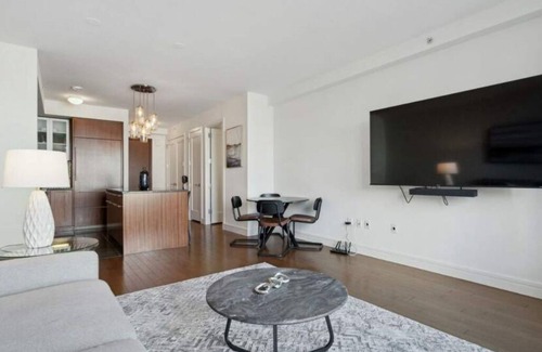 Center City Condo | Philly - Lux 1-bedroom condo - View of City Hall -AC, Gym, WiFi, City Center