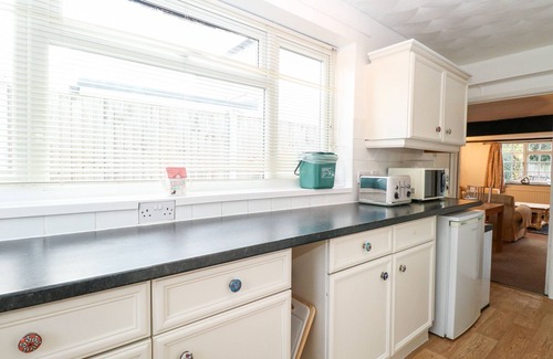 Reedham Cottage | PHLOXHAVEN, pet friendly, with open fire in Reedham