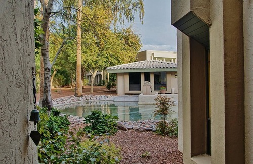 Cloisters Condo | Phoenix Abode w/Pool Access: Walk to Fashion Park