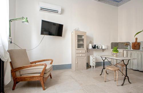 Livorno Apartment | Piéce en rose