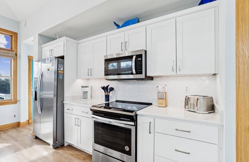 Pine Island House | PI-4 "Don't Blink" Saturday-Saturday Private pool! Hot tub! Minutes to the beach!