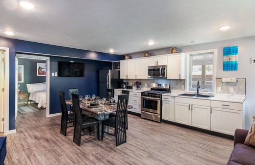 Interlochen Condo | Picasso Place Sleeps 4 Fully Stocked Kitchen,nUnique Art, Traverse City, WI-FI