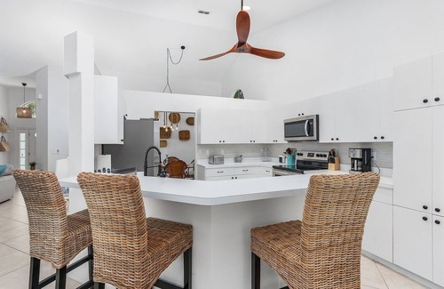 Crown Pointe House | PICCADILLY MANOR-3BD/2BA W HEATED POOL +1 773 443-7832