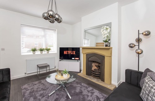 York Cottage | Piccadilly Place - 3 Bedroom House - sleeps 6 guests in 3 bedrooms