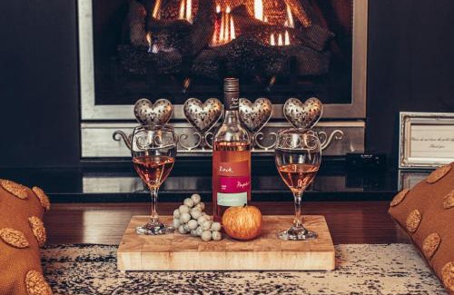 Hepburn House | Piccolo Cosy Cottage with views