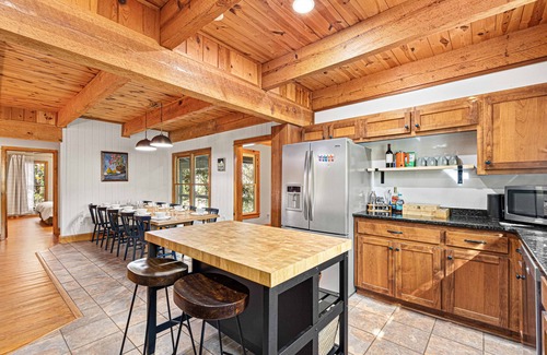 Clarkesville House | Pickelball/Hot tub - Family Entertainment - 5br